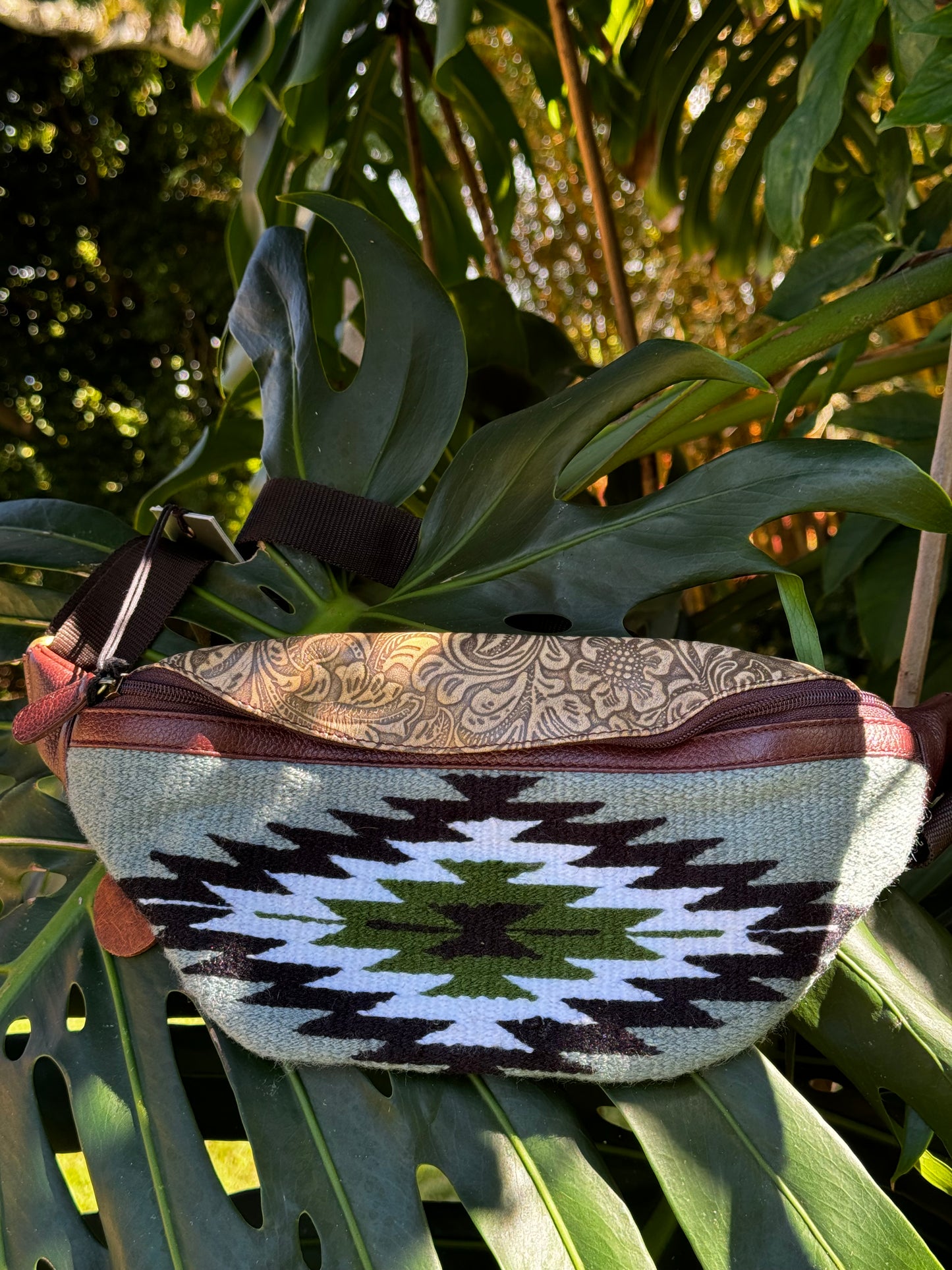 Cloud Arrow Waist Fanny Bag